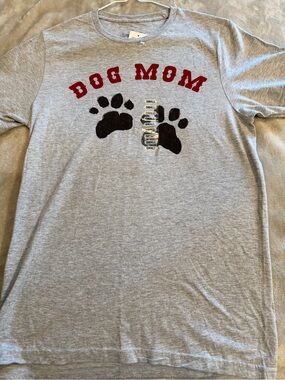 Dog Mom Graphic Tee